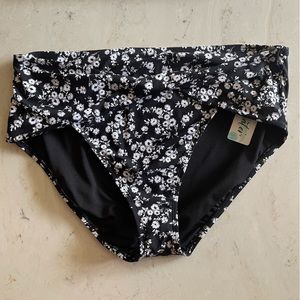 NWT XXL Black and White Swim Bottoms